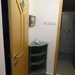 Sobe- - - Free Parking! منزل للإقامة