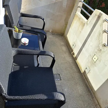 Sobe- - - Free Parking! منزل للإقامة *