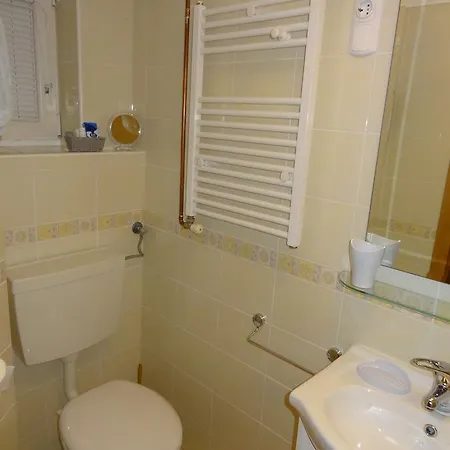 Rum i privatbostad Sobe- - - Free Parking!