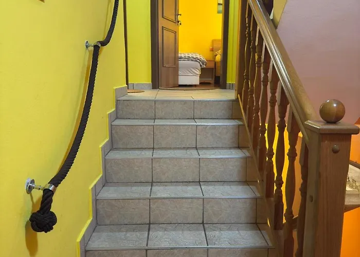 Sobe- - - Free Parking! Homestay