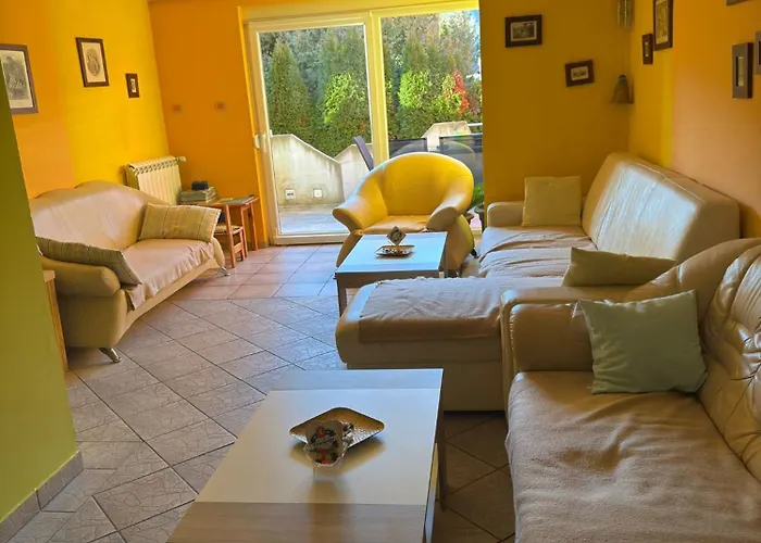 Homestay Sobe- - - Free Parking!