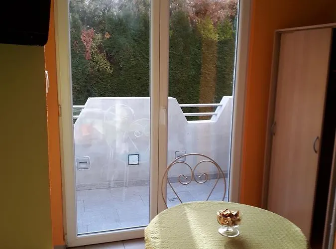 Sobe- - - Free Parking! Homestay