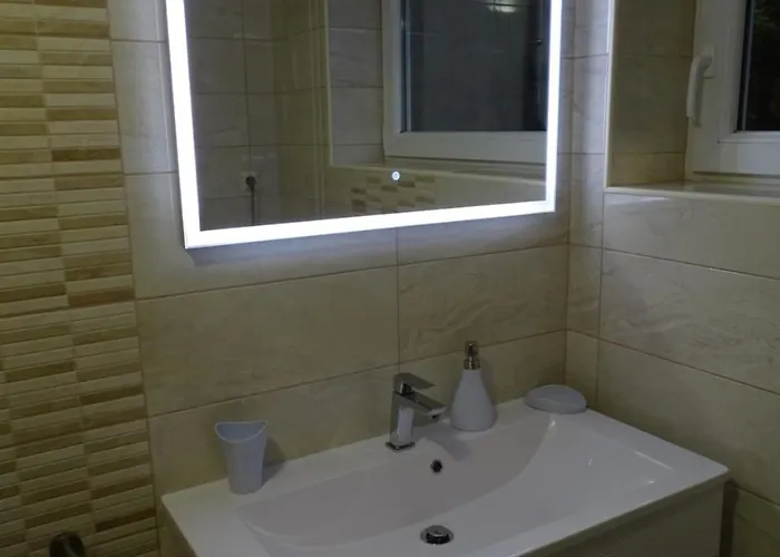 Sobe- - - Free Parking! Homestay