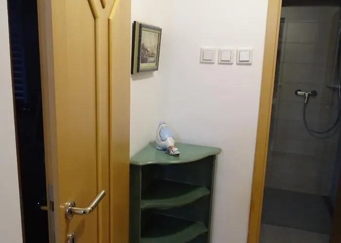 Sobe- - - Free Parking! Homestay