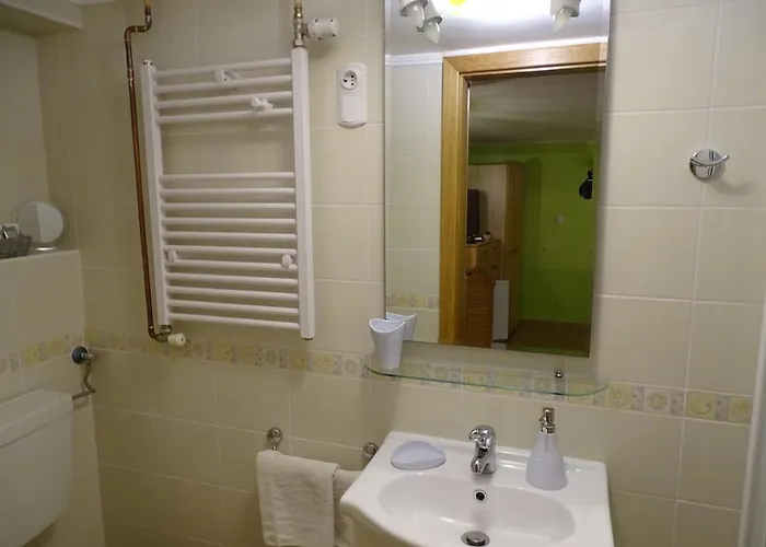 Sobe- - - Free Parking! Homestay