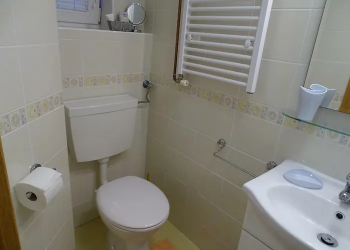 Sobe- - - Free Parking! Homestay