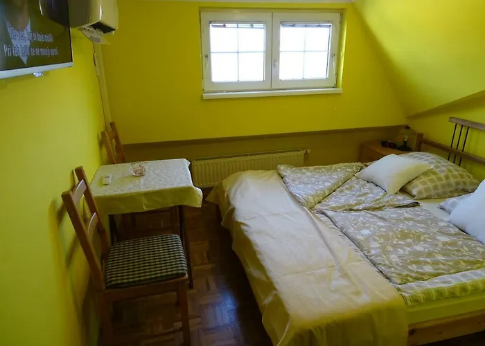 Homestay Sobe- - - Free Parking!